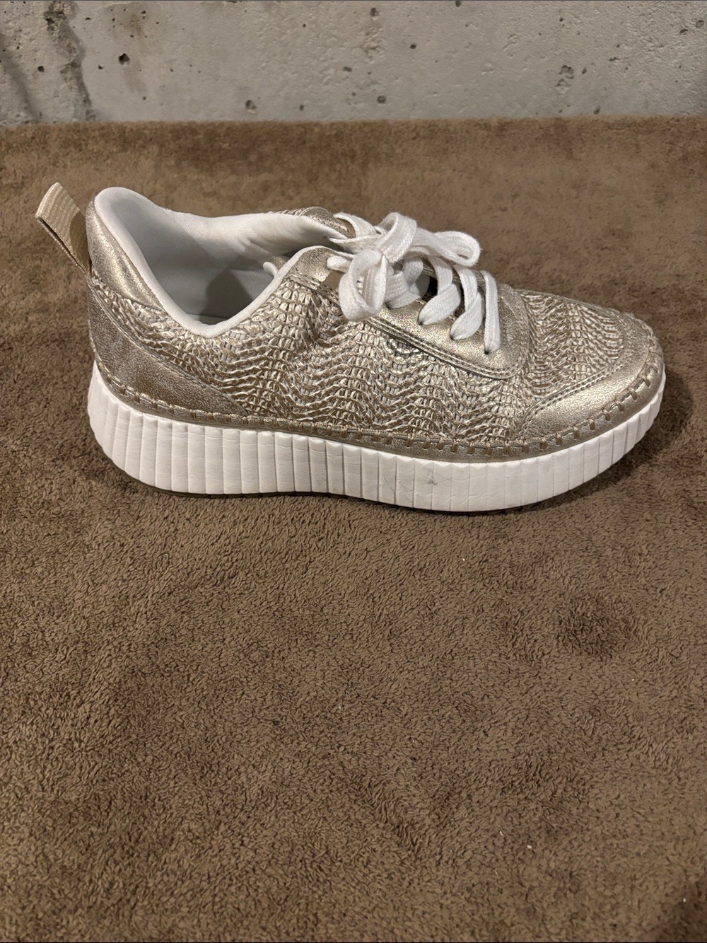 Universal Thread Gold and White Blend Persephone Platform Sneakers - Size 8 - Picture 3 of 7